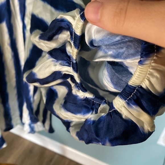 Italian viscous blouse. Satin pop over, tie dye chevron loose fit Sz S/M - Picture 4 of 9